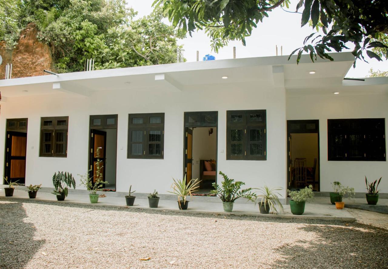 Navodya Guest Mirissa Hotel Exterior photo