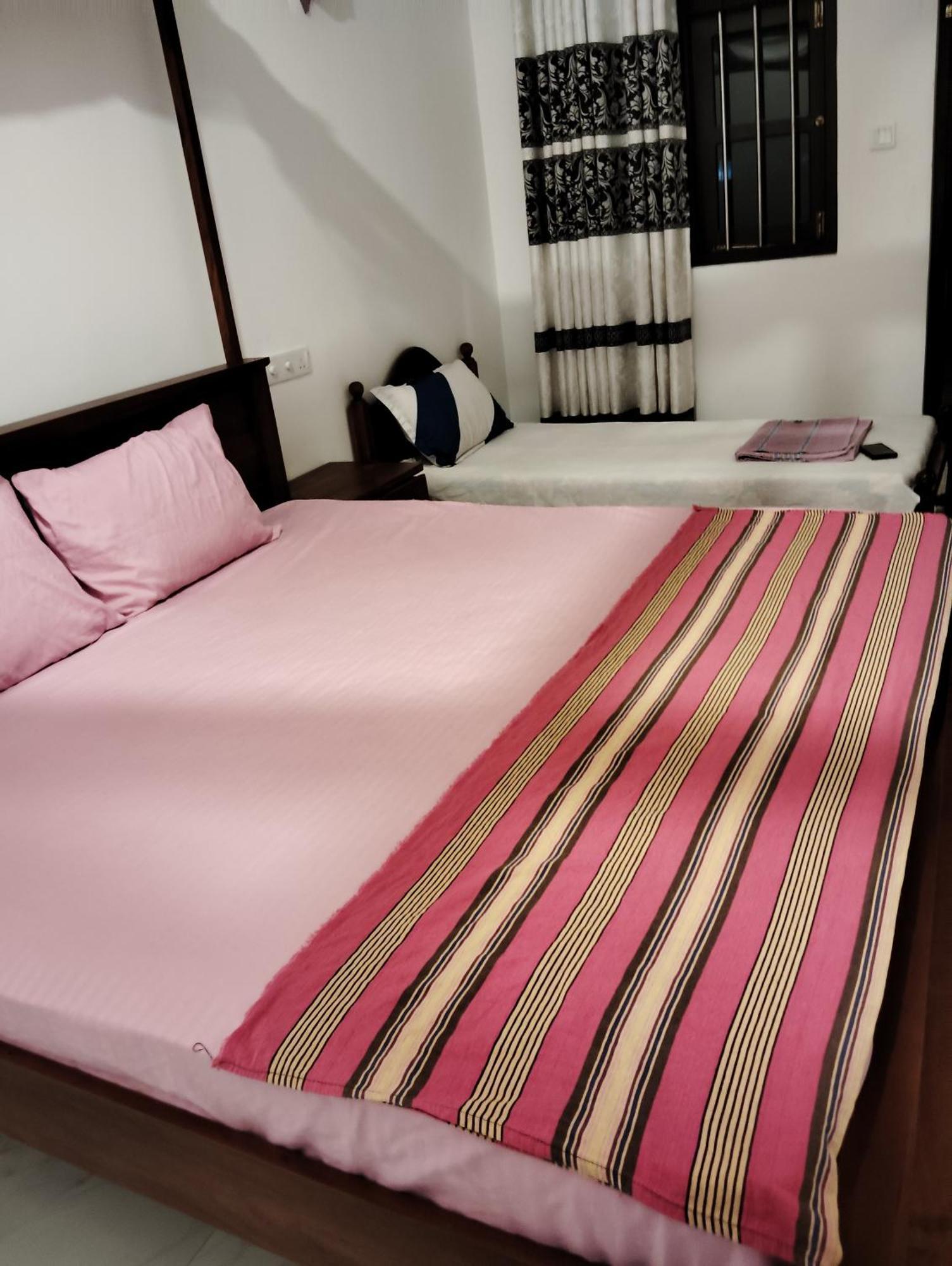 Navodya Guest Mirissa Hotel Room photo